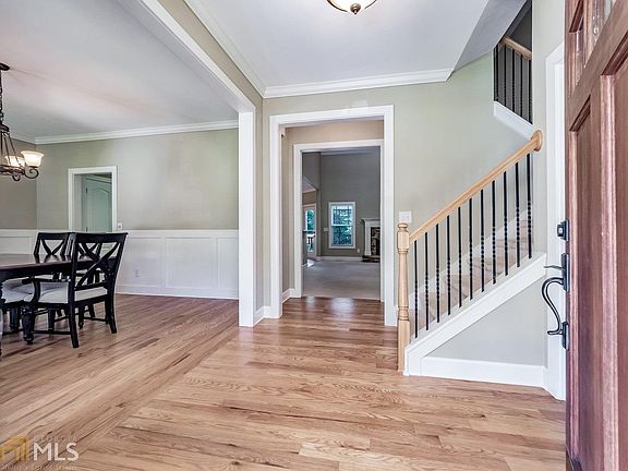 4th image of 25 Candler Ln