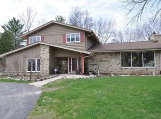 12929 N West Shoreland Dr, Mequon, WI 53097
