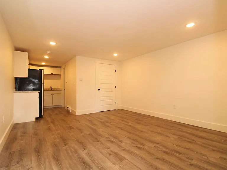 18 Lindsey St — Photo 3