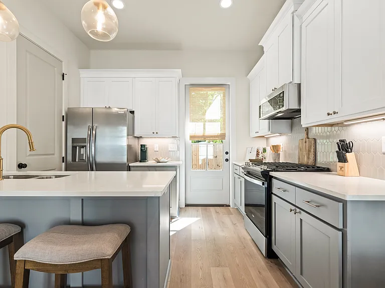 220 Steiner Oaks Rd — Photo 2