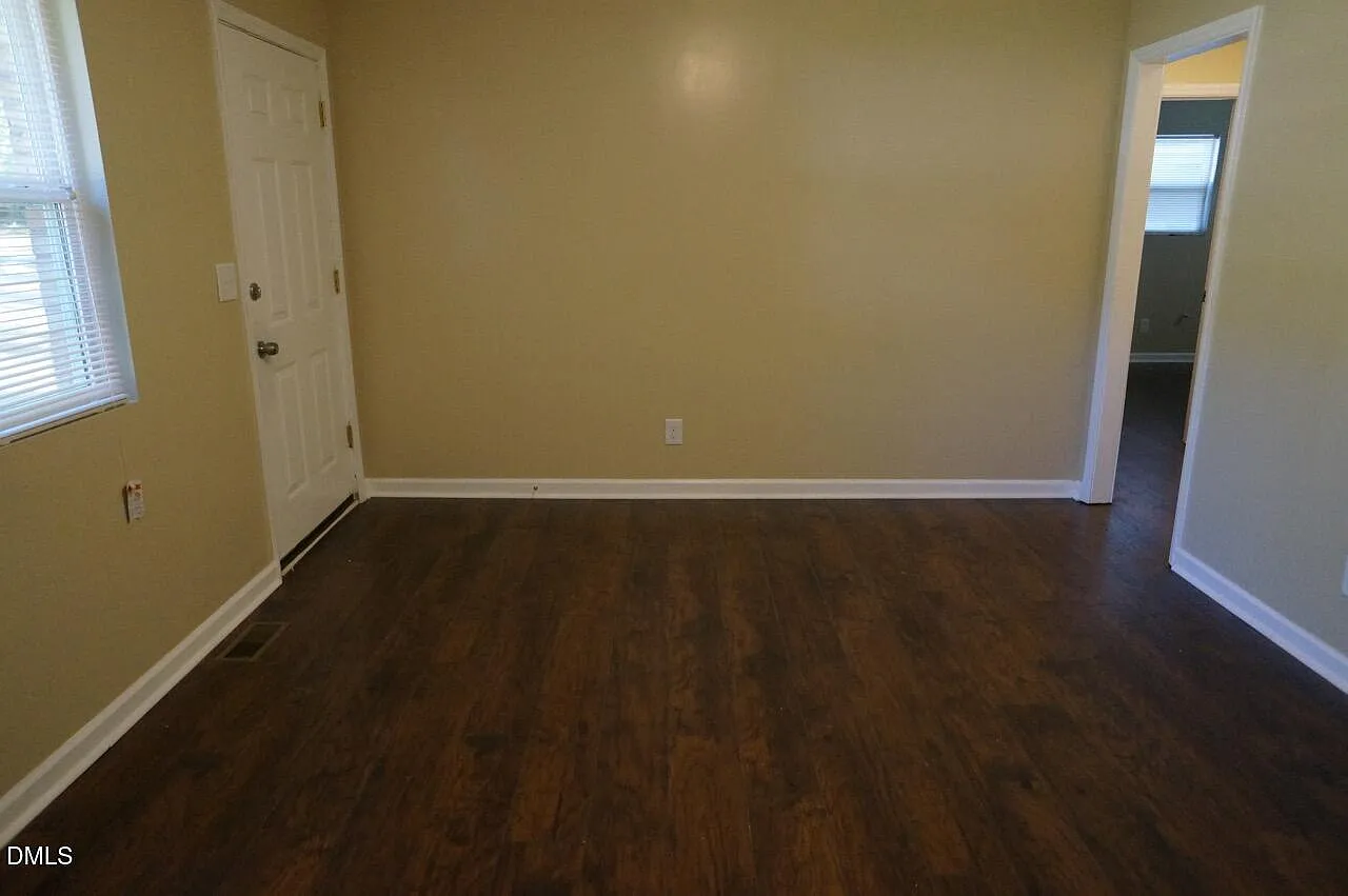 2 bed, 1.0 bath, 830 sqft, $1,200 — Photo 4