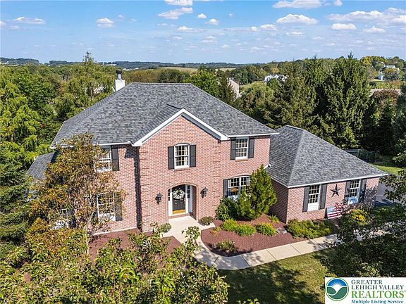 2nd image of 3519 Sharon Cir N
