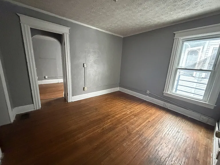 195 Parsells Ave — Photo 2