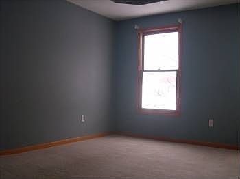 4th image of 215 Abbotsford Dr