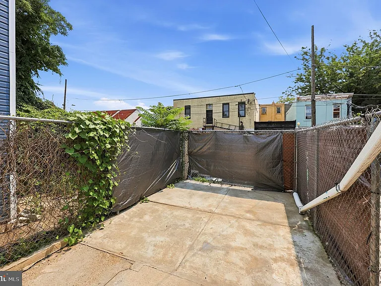 2307 N Mascher St — Photo 22