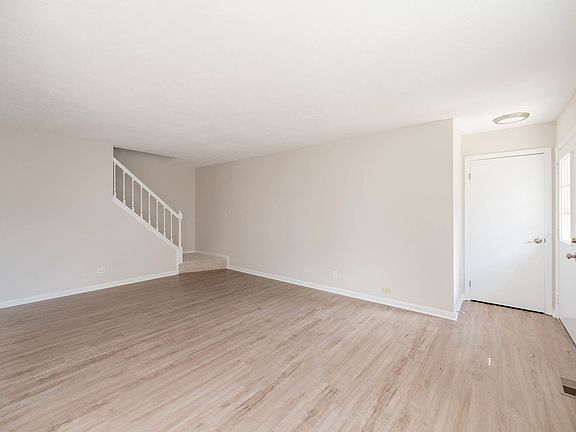2nd image of 305 Cherrywood Ct #0