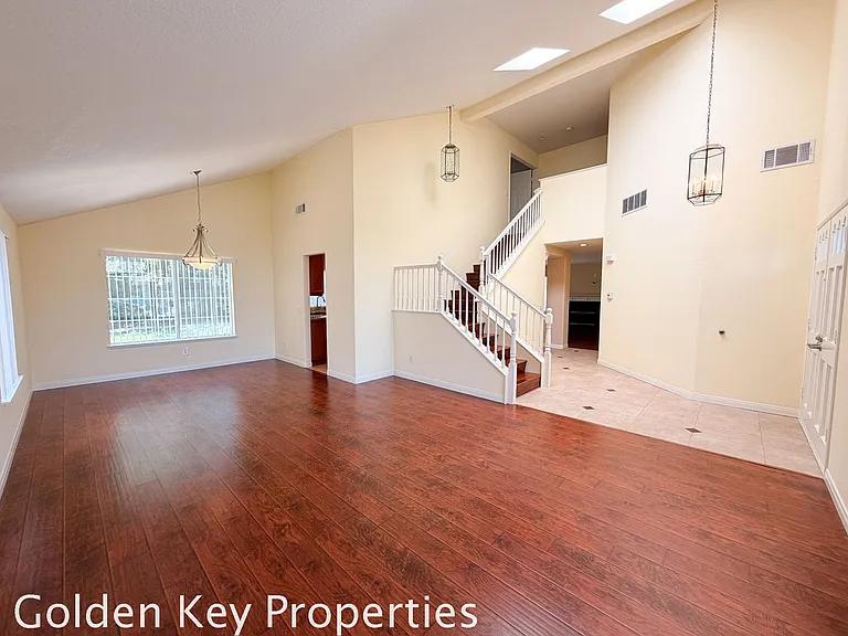533 Edgewater Ave — Photo 4