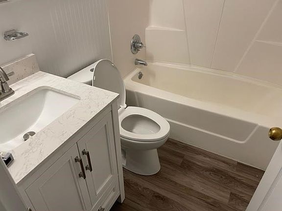 4th image of 1310 Alpine Dr