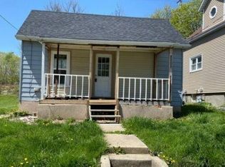 556 Baxter Ct, Canton, IL 61520
