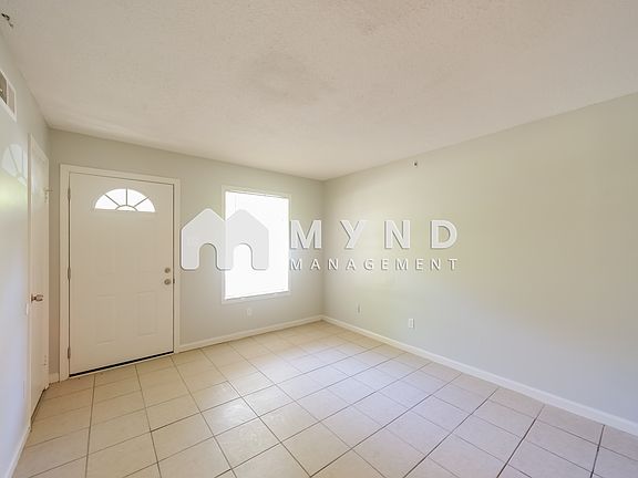 4th image of 3020 Normandy Dr #Lake0