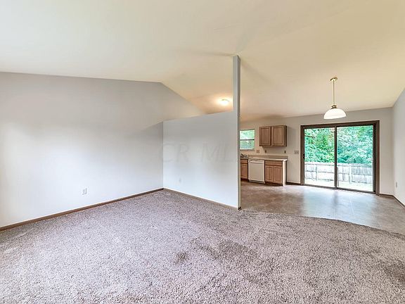 3rd image of 792 Gladstone Ave