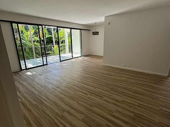 3rd image of 4999 Kahala Ave APT 226