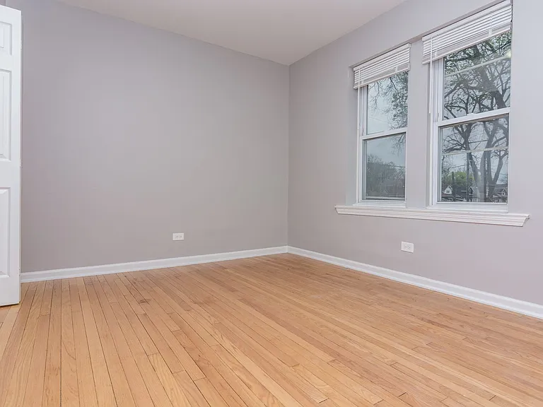 1131 E 79th Pl — Photo 9