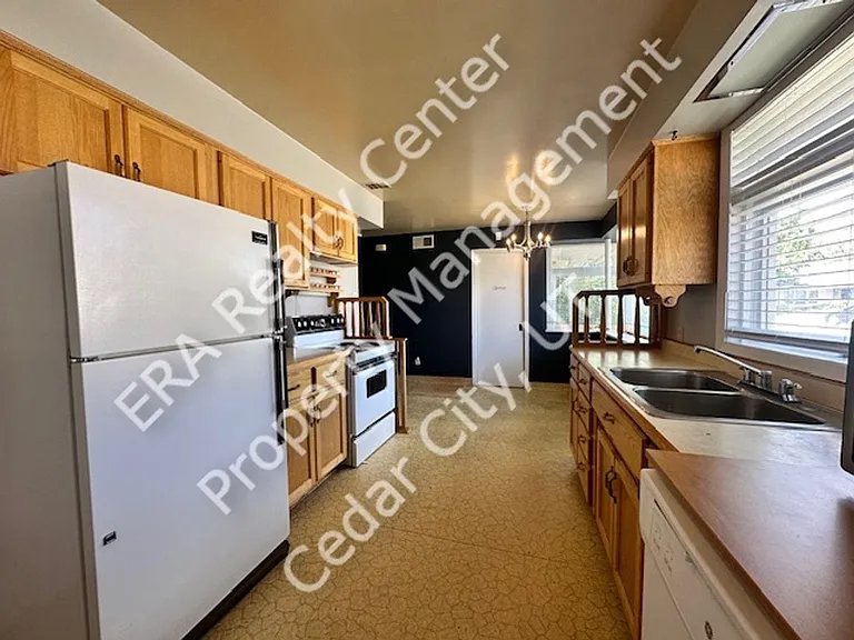 294 S Dewey Ave — Photo 9