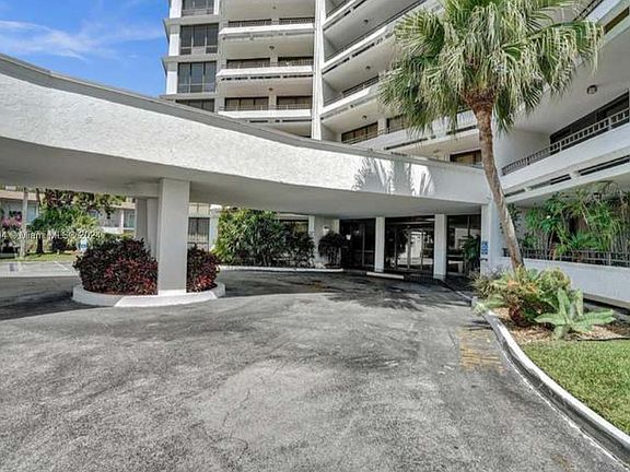 3rd image of 13953 Kendale Lakes Cir #B-806