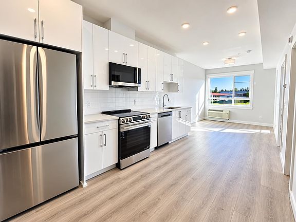 3rd image of 8423 Cedar St #202