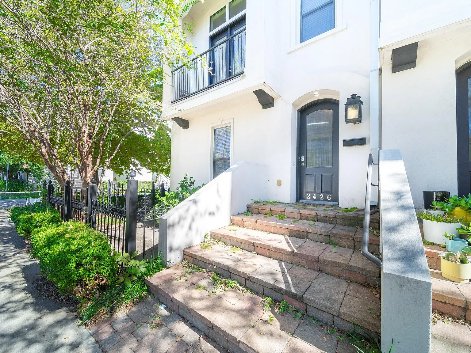 3 bed, 3.5 bath, 2156 sqft, $3,400 — Photo 4