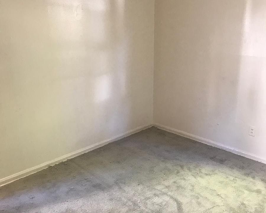 1st image of 215 Cortland St