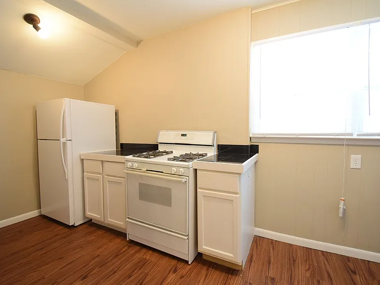 322 E Walnut St — Photo 22