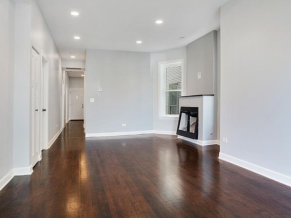 4th image of 3411 N Albany Ave #1