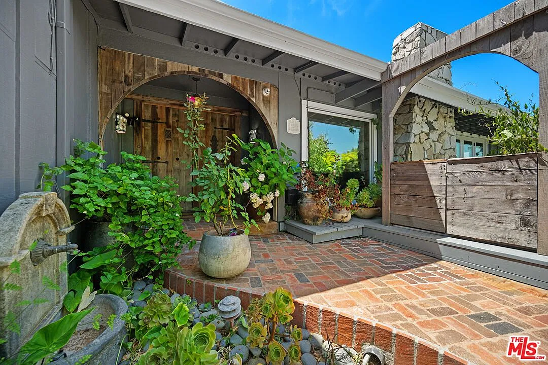 4 bed, 3.0 bath, 2996 sqft, $10,500 — Photo 3