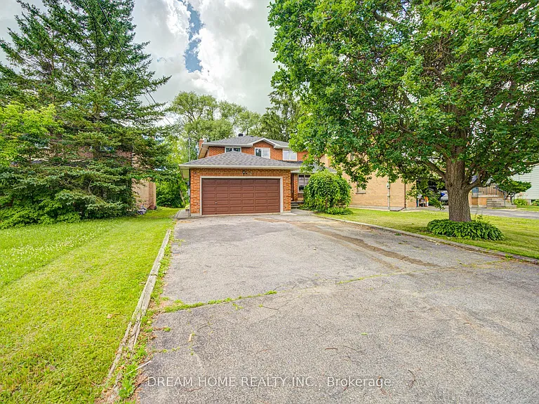 25 Yongehurst Rd — Photo 1