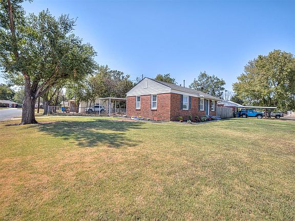2nd image of 100 W Myrtle Dr