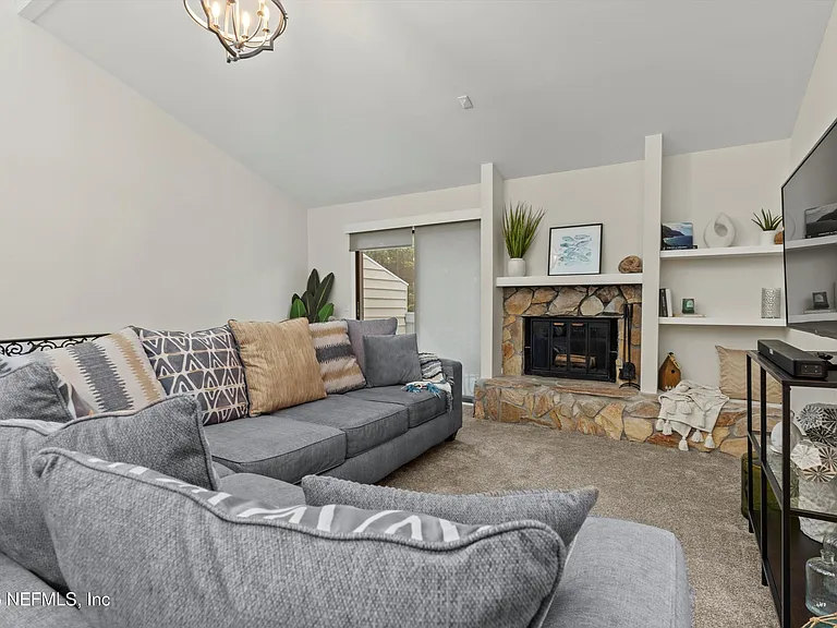 2219 Gorden Ave — Photo 11