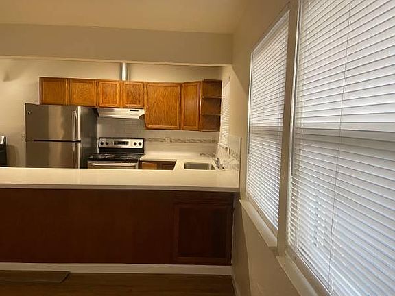 4th image of 671 S 20th St