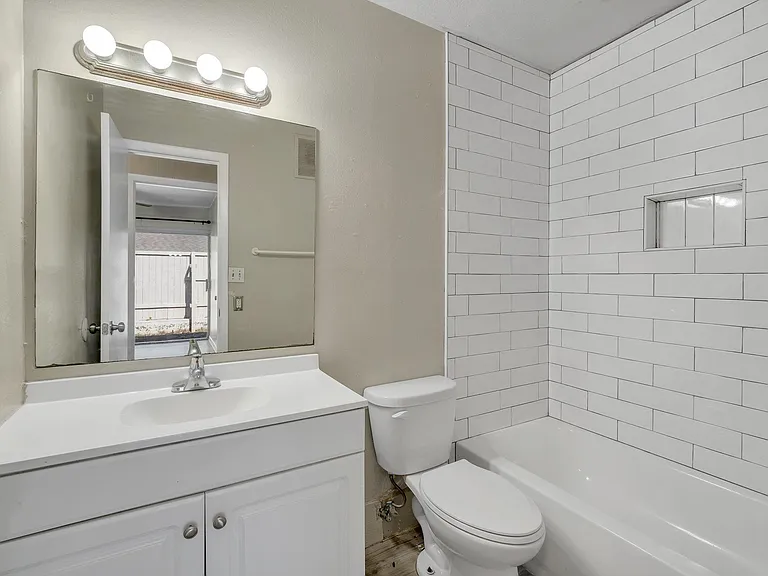 2241 W Pensacola St #6 — Photo 11