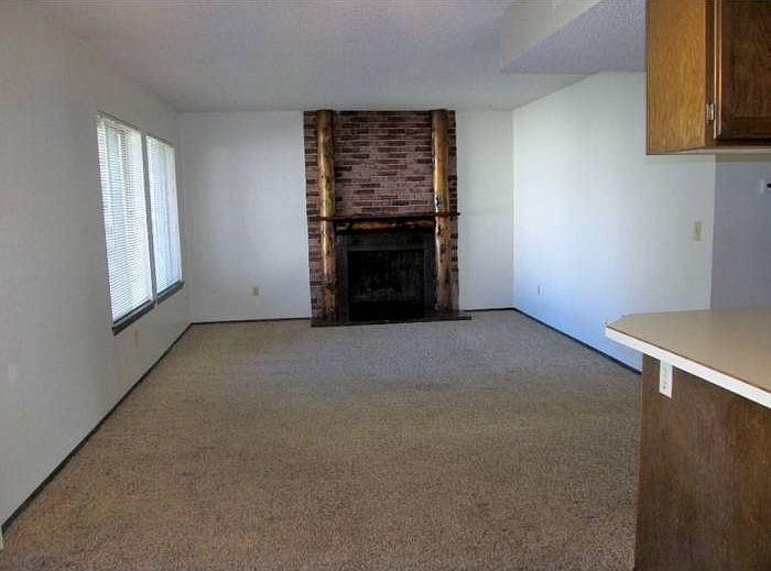 Living room w/Fireplace