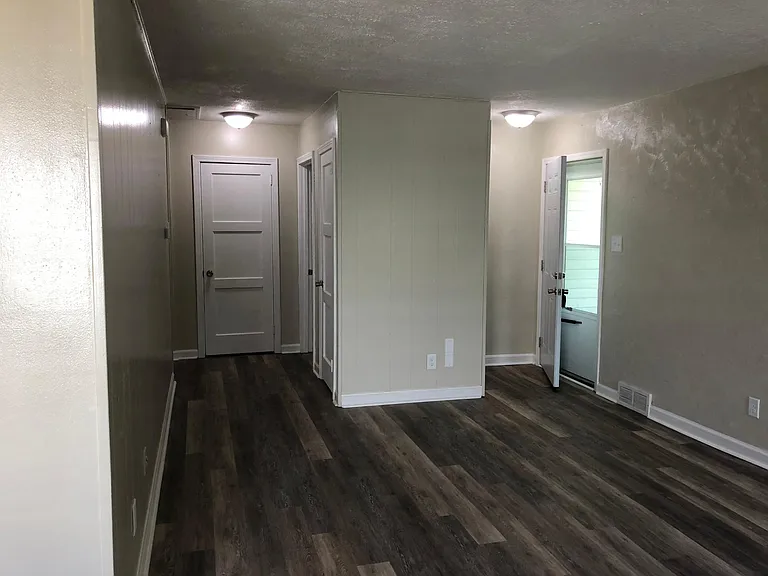 146 Valentine Dr — Photo 4