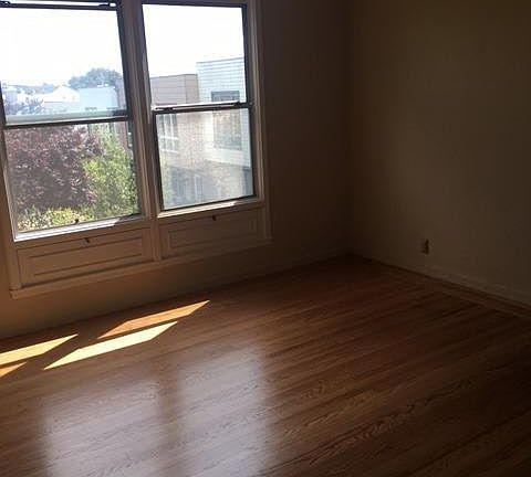 4th image of 275 Somerset St