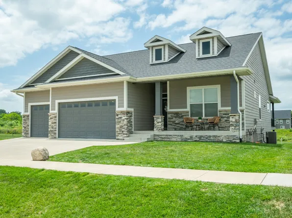 7700 NW 95th Ct, Johnston, IA 50131