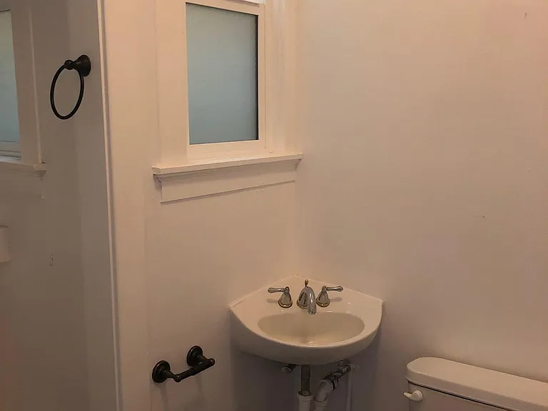 425 University Ave #8 — Photo 6