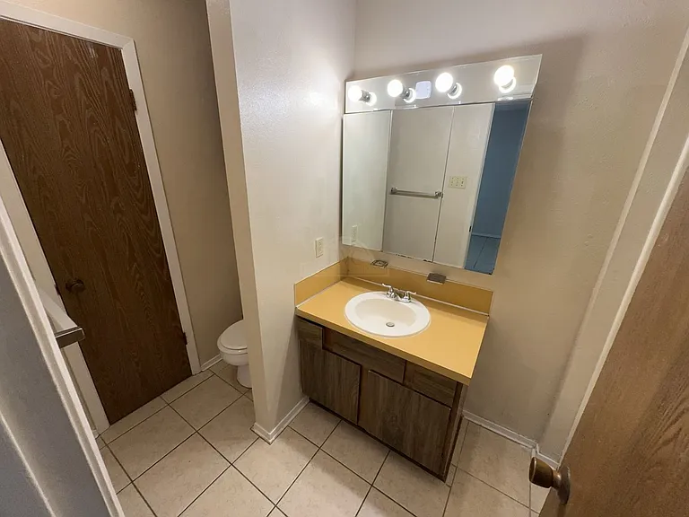 2110 Hinkle Ave — Photo 16