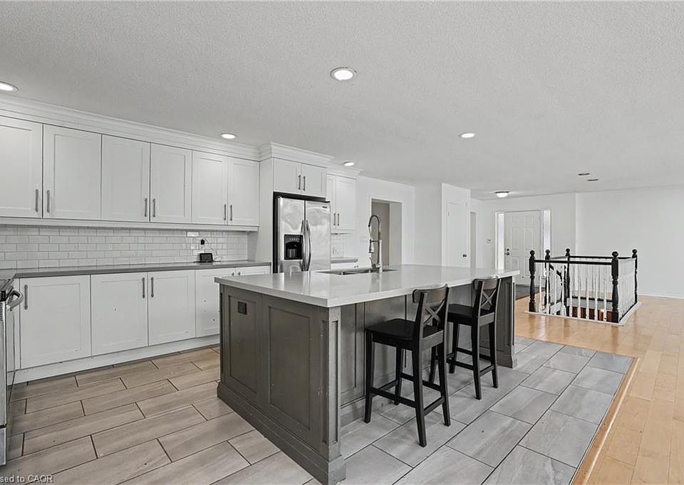 1st image of 100 Hardale Cres