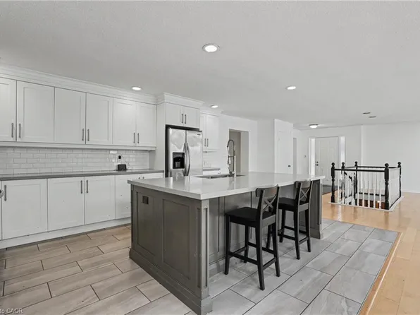 100 Hardale Cres, Hamilton, ON L8T 1Y3