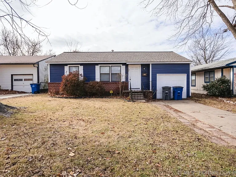 3724 S Knoxville Ave — Photo 1