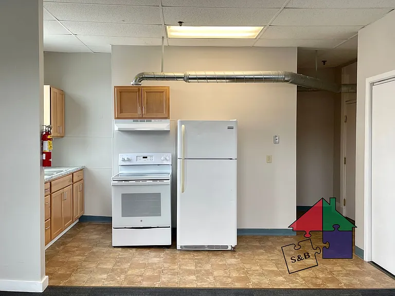 180 N Main St — Photo 2
