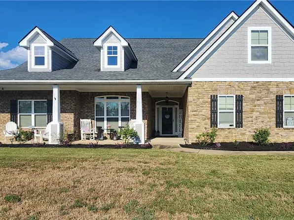 21 Bradley Dr, Fort Mitchell, AL 36856