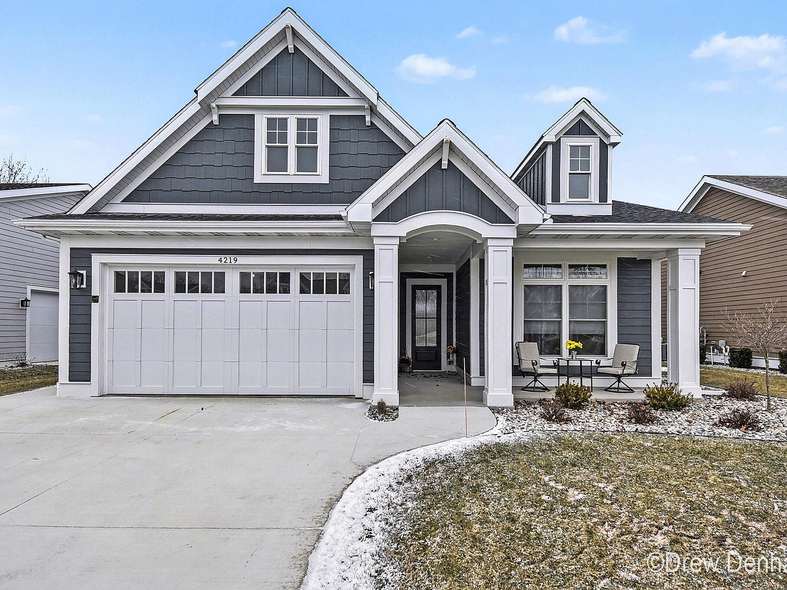 4219 Village Green Dr