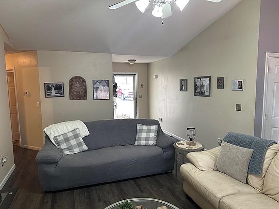2nd image of 258 Chateau St