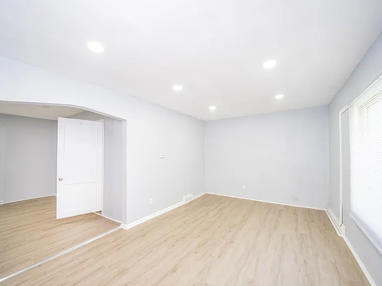 22675 Santa Maria St — Photo 11