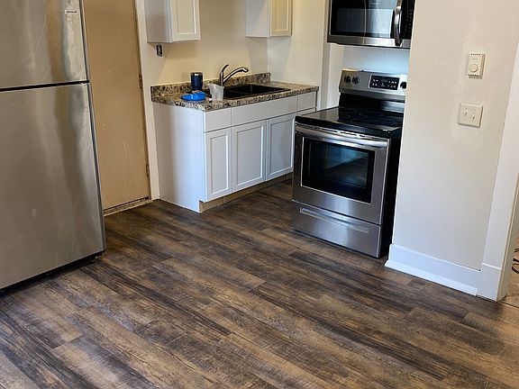3rd image of 629 N Barstow St 2-unit 1
