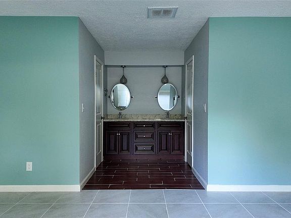 5th image of 813 Glen Hollow Ct