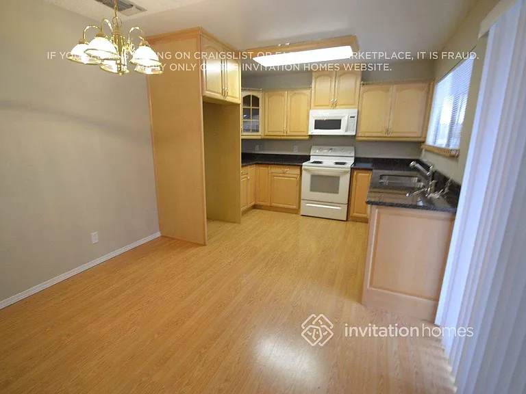 106 Brockton Ct — Photo 3