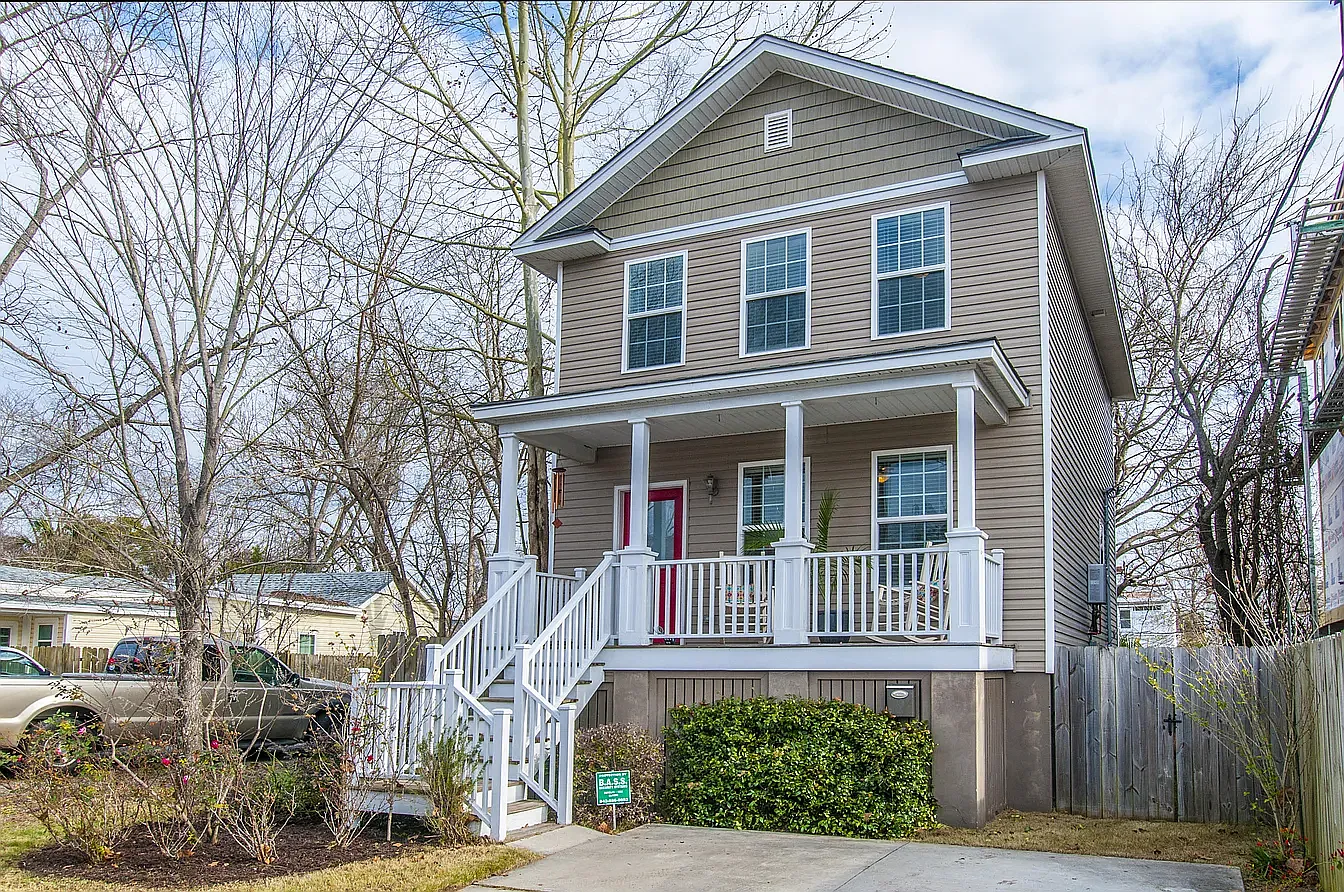 3 bed, 2.5 bath, 1360 sqft, $3,700 — Photo 1