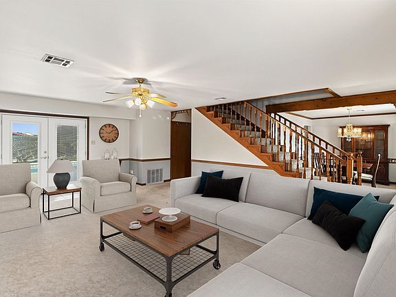 5th image of 2042 Louise St