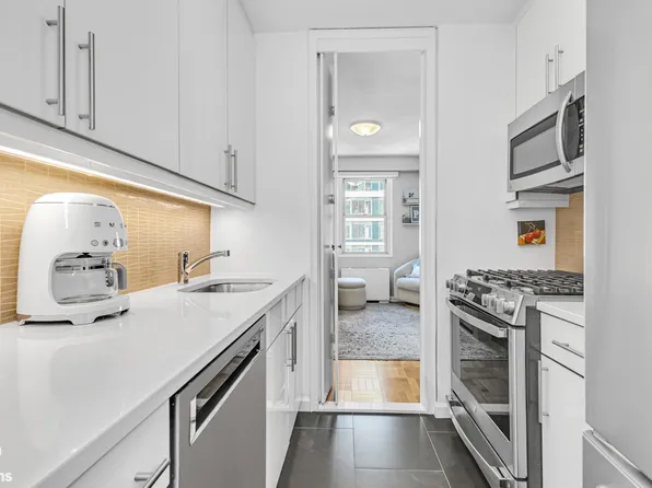 300 East 40th Street 20S image 3 of 13